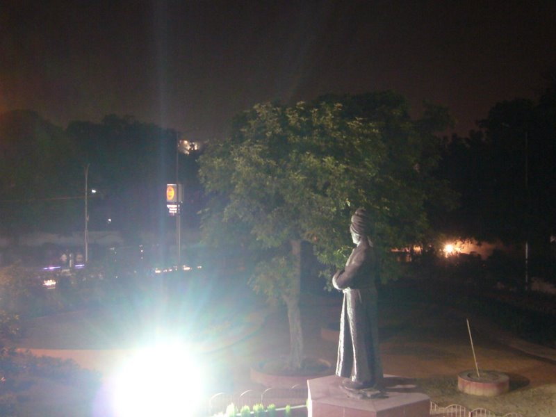 Travel - India - Delhi - Between Rajasthan and Varanasi - Metro and Ramakrishna Marg